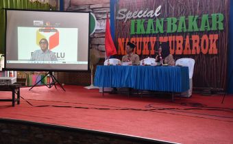 Anggota Bawaslu Provinsi Jawa Tengah, Diana Ariyanti memberikan arahan kepada anggota Gerakan Pramuka Saka Adhyasta Pemilu Cabang Kudus