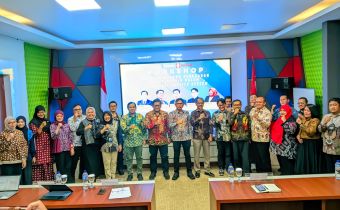 Ketua Bawaslu Provinsi Jawa Tengah hadir sebagai narasumber dalam kegiatan Focus Group Discussion (FGD) "Rancang Bangun Penegakan Hukum Pemilu dalam Electoral Justice System" yang diselenggarakan oleh Pusat Perancangan Undang-Undang Bidang Politik, Hukum, dan Hak Asasi Manusia Badan Keahlian DPR RI di Fakultas Hukum Universitas Sebelas Maret (UNS), Surakarta