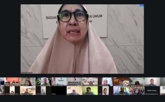 Kepala Sekretariat Bawaslu Provinsi Jawa Tengah, Yessi Yunius menyampaikan tentang pelaksanaan SKM dalam Rapat Koordinasi Implementasi Survei Kepuasan Masyarakat (SKM) Tahun 2026 bersama jajaran Bawaslu Kabupaten/Kota se-Jawa Tengah