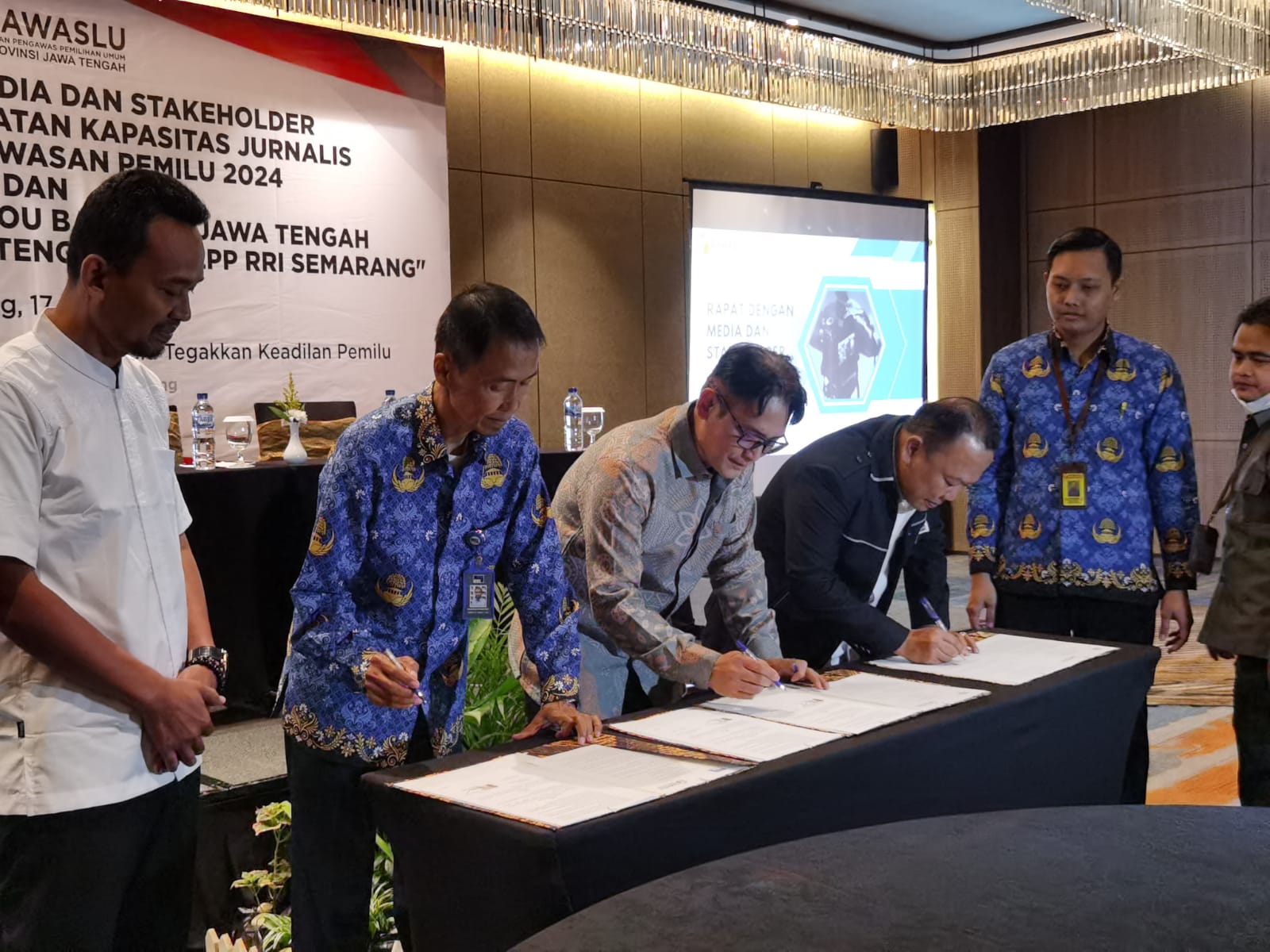 Bawaslu Jawa Tengah Jalin Kerjasama dengan IJTI dan RRI