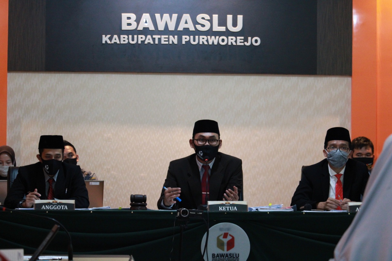 Sidang Penyelesaian Sengketa di Bawaslu Purworejo, Pemohon dan Termohon Hadirkan Saksi