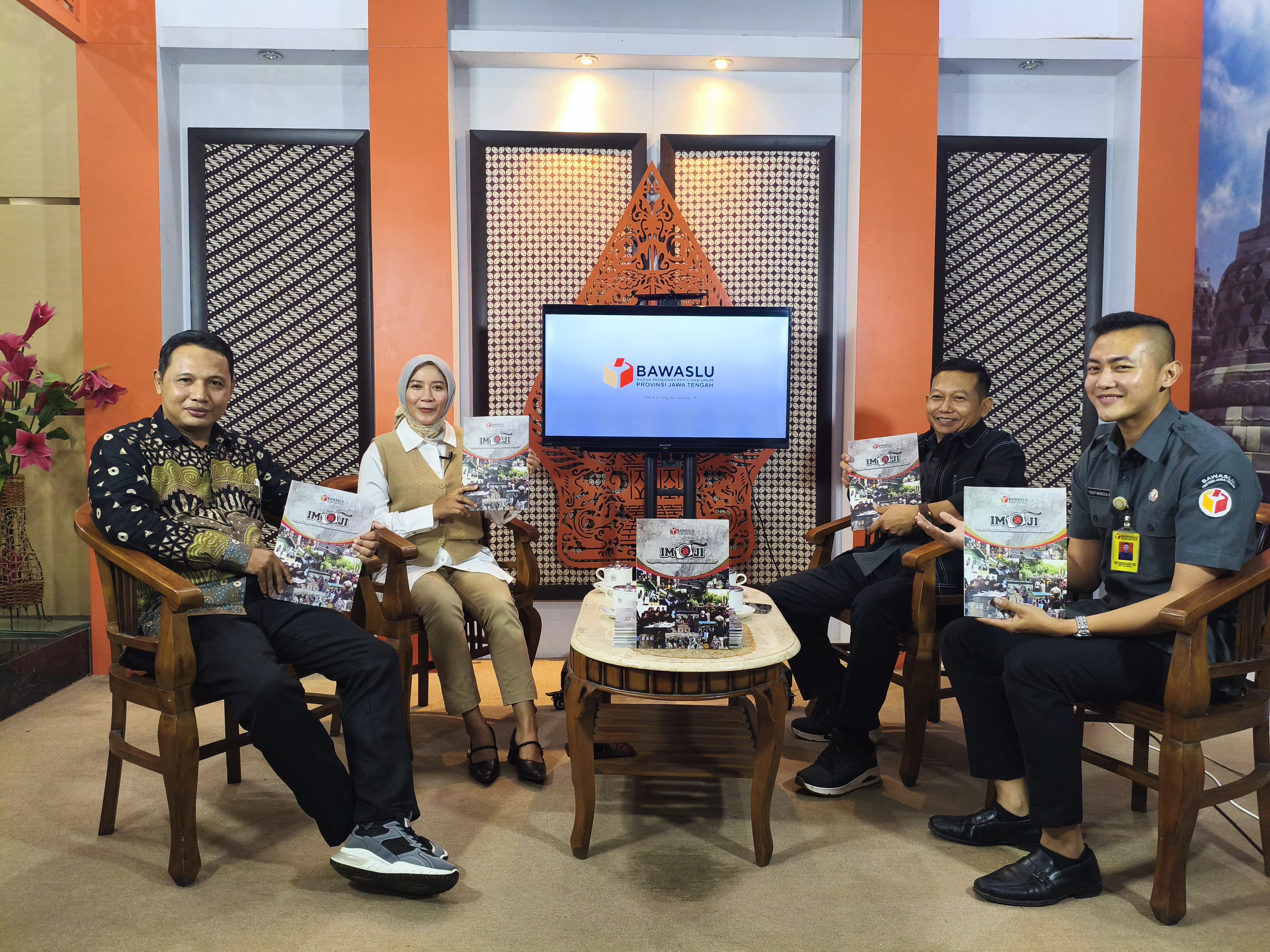 Bawaslu Jateng Resmikan Album Imaji dan Dokumenter Mengawal Pilkada di Dunia Maya