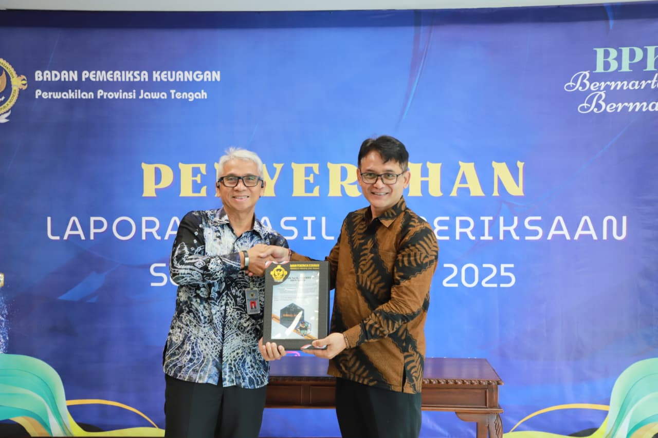 Muhammad Amin terima hasil pemeriksaan oleh Ahmad Luftfi Kepala BPK Perwakilan Jateng