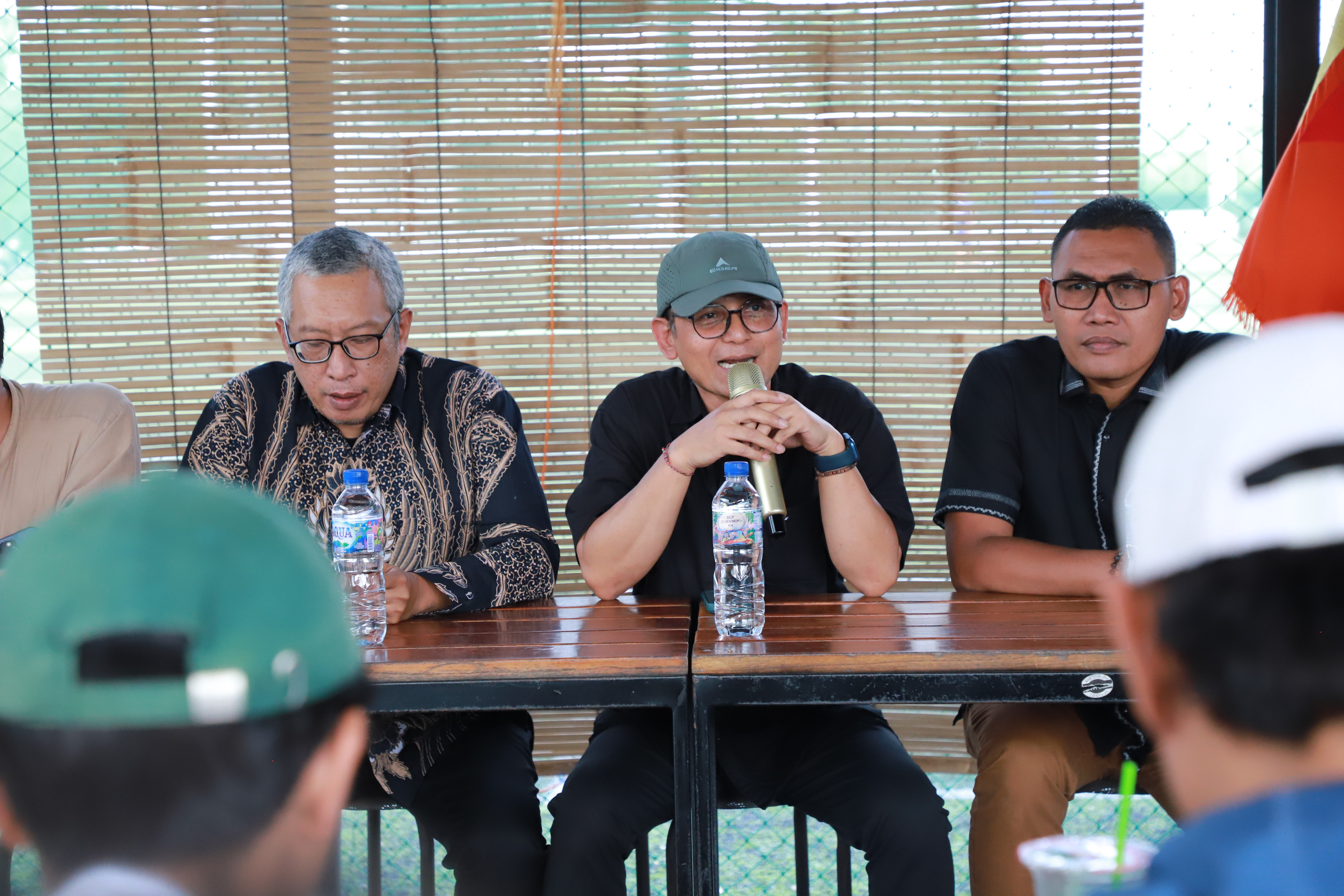 Muhammad Amin Sedang Membuka Kegiatan "Penguatan Relasi Media dalam Meningkatkan Kepercayaan Publik" Dihadapan Para Peserta