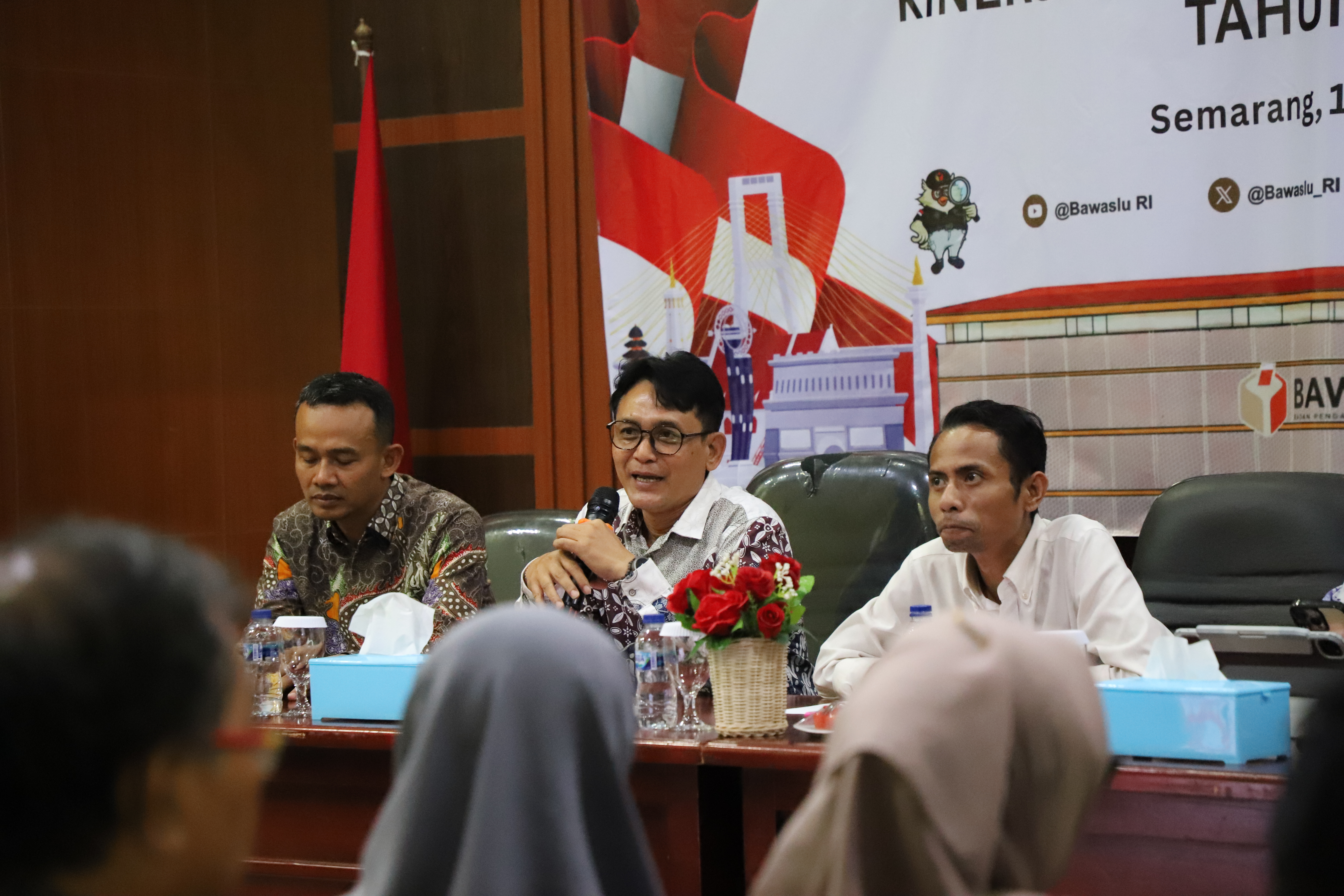 Ketua Bawaslu Provinsi Jawa Tengah Muhammad Amin membuka kegiatan Sosialisasi Indikator Kinerja Utama (IKU) Bawaslu yang berlangsung di Kantor Bawaslu Provinsi Jawa Tengah