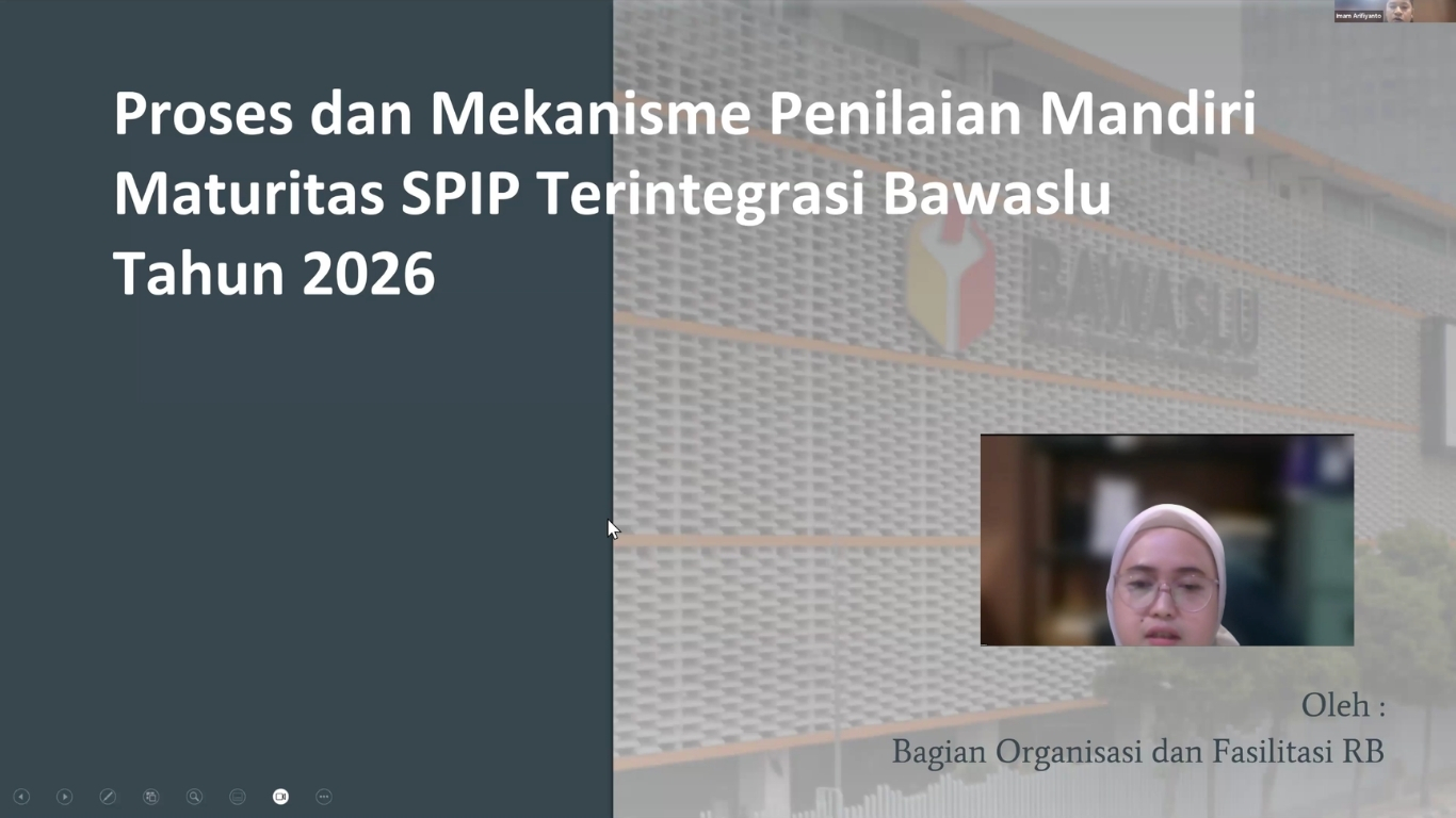 Winda Priastuti dari Biro Perencanaan dan Organisasi Bawaslu RI sedang mensosialisasi Sistem Pengendalian Intern Pemerintah (SPIP) dan manajemen risiko