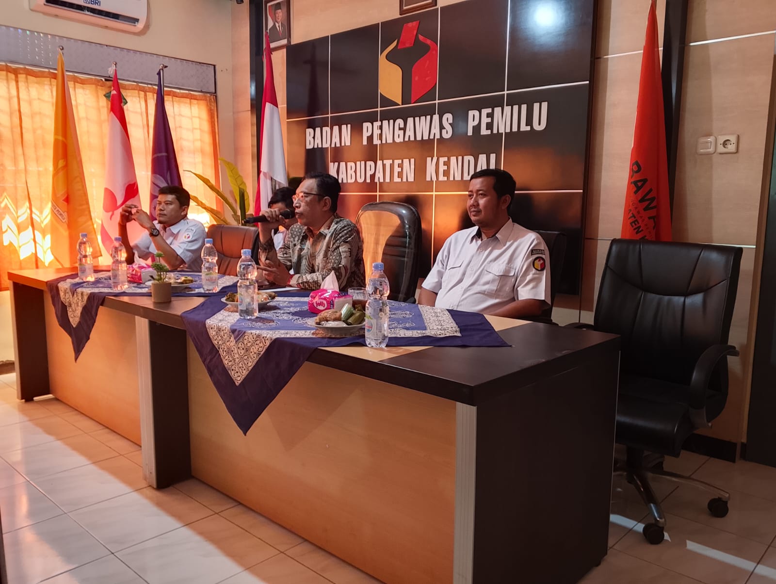 Achmad Husain menjadi keynote speaker pada kegiatan Rapat Koordinasi Evaluasi Penanganan Pelanggaran di Bawaslu Kabupaten Kendal