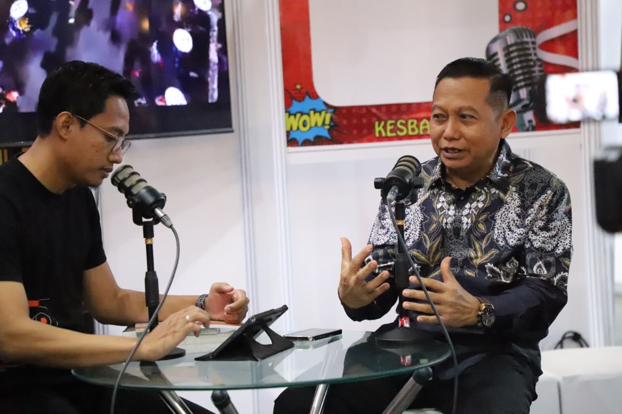 Anggota Bawaslu Jawa Tengah, Drs. Sosiawan, hadir memberikan edukasi politik kepada masyarakat melalui podcast interaktif