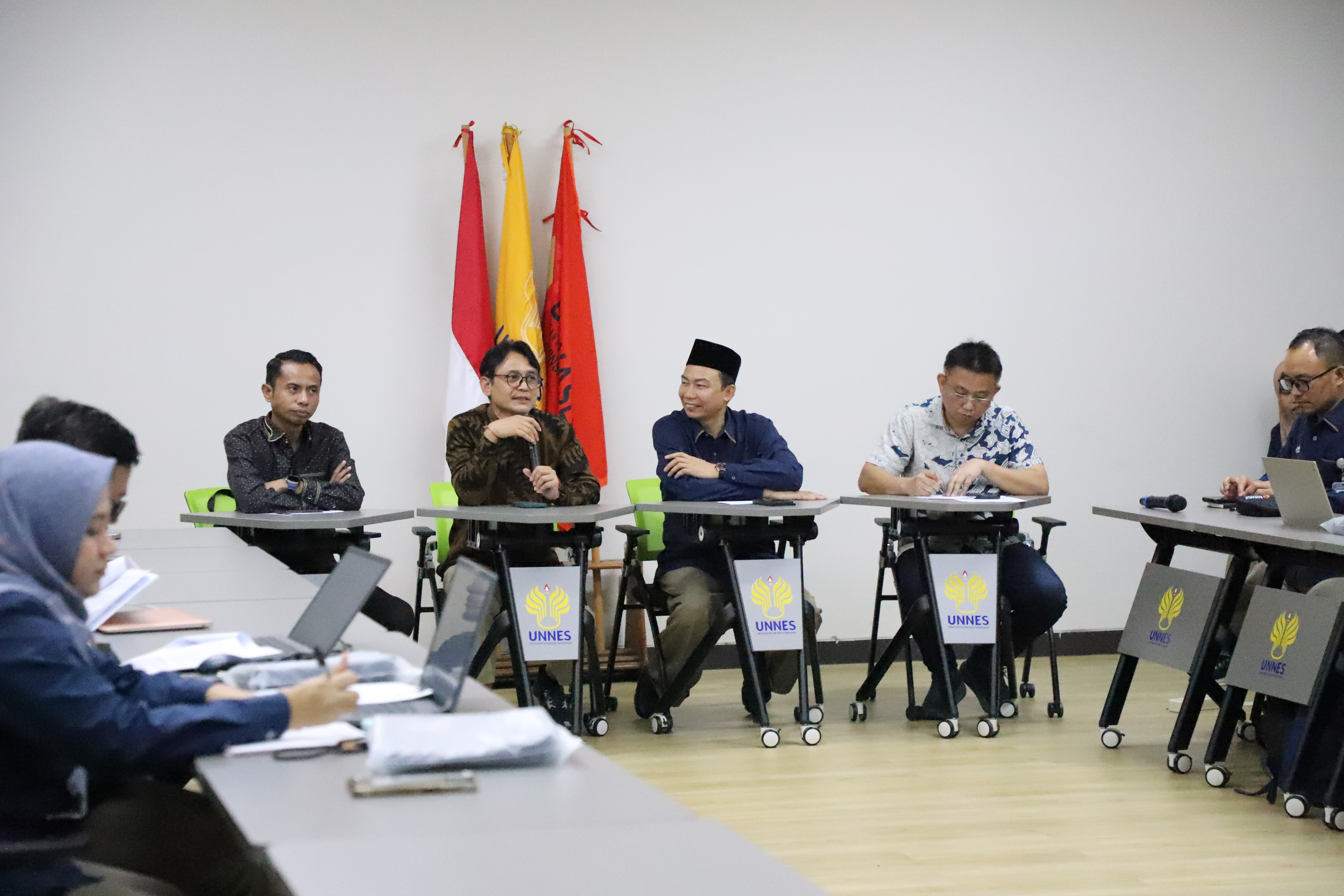 Ketua Bawaslu Provinsi Jawa Tengah Muhammad Amin, memberi sambutan dalam kegiatan Diskusi Tematik Penguatan Tata Kelola Organisasi Bawaslu dengan tema “Penguatan Sumber Daya Manusia, Organisasi dan Pendidikan Pelatihan Bawaslu dalam Pengawasan Netralitas ASN” di Universitas Negeri Semarang (UNNES)