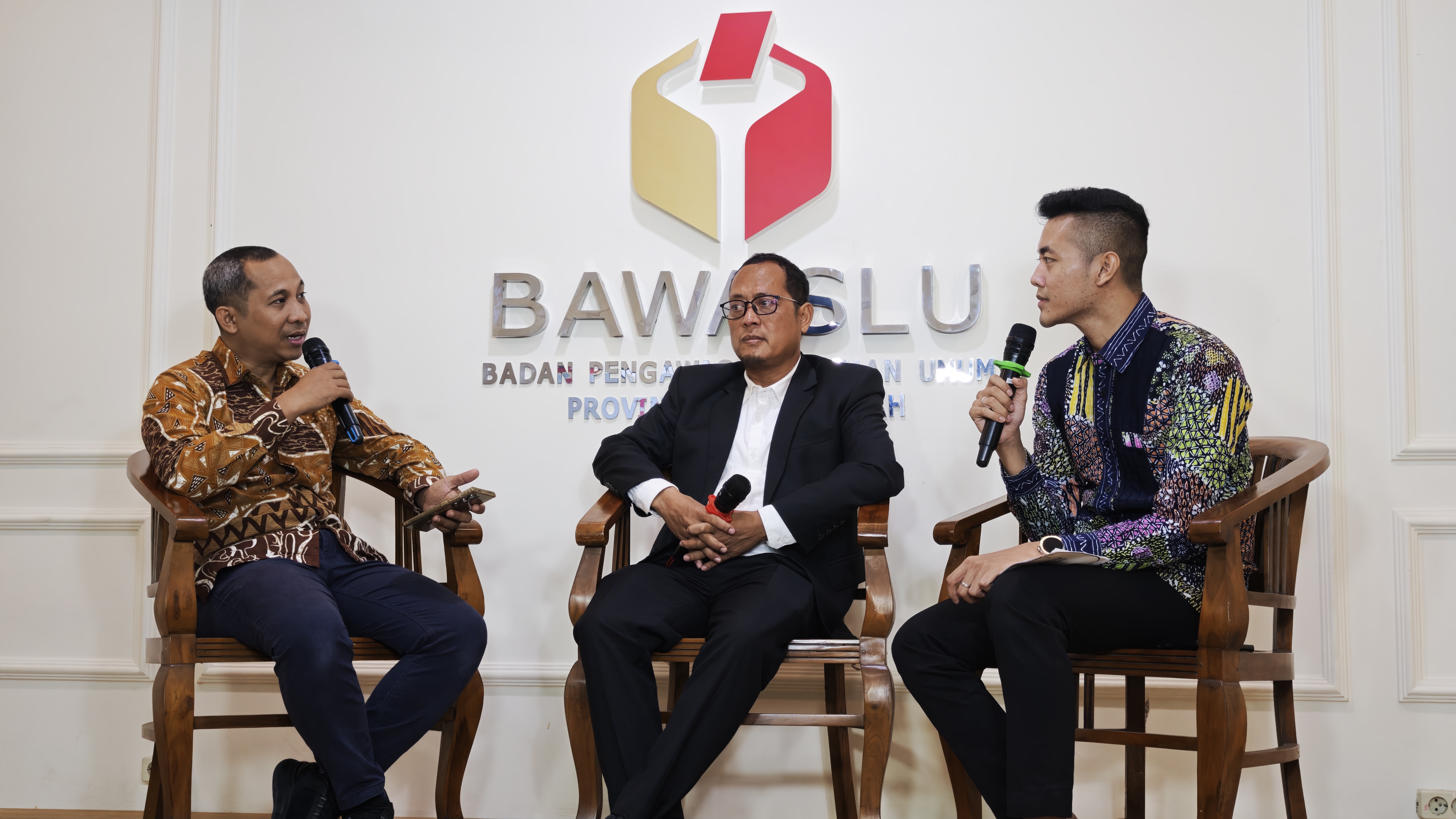 sesi talkshow dengan Anggota KPU Provinsi Jawa Tengah Muhammad Machruz, S.T. sebagai narasumber. Yusuf Aditya yang bertindak sebagai MC sekaligus moderator. Turut hadir Anggota Bawaslu Provinsi Jawa Tengah Wahyudi Sutrisno
