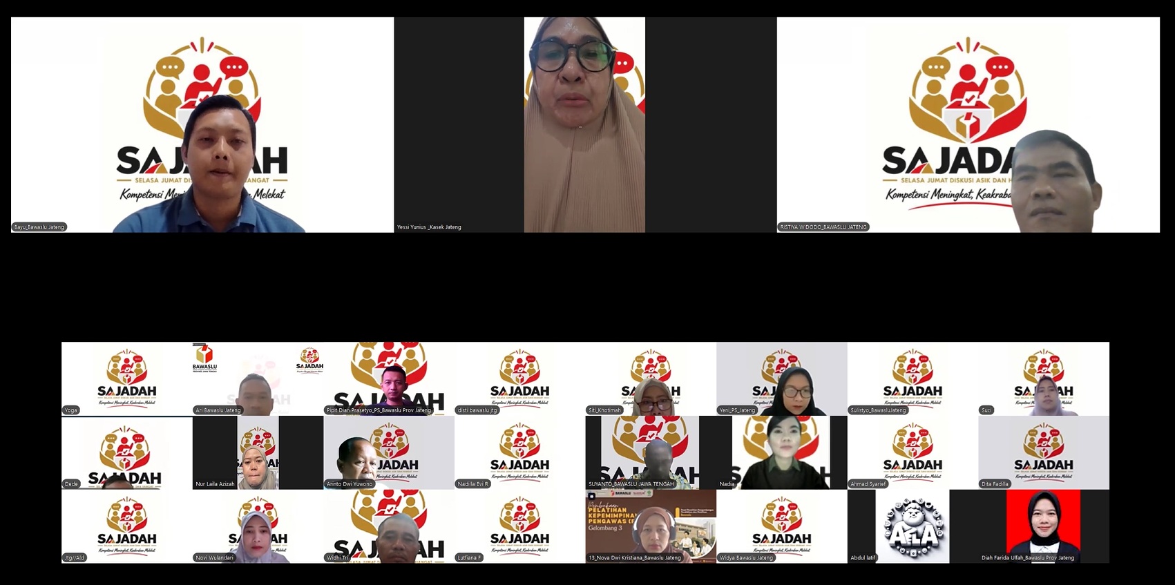 Kepala Sekretariat Bawaslu Provinsi Jawa Tengah, Yessi Yunius menyampaikan pengantar dalam kegiatan SAJADAH (Selasa Jumat Diskusi Asik dan Hangat) Volume 14, Bayu Indra Permana sebagai pemateri dan Ristya Widodo sebagai moderator.