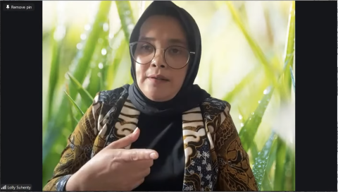 Lolly Suhenty sedang menjadi keynote speaker pada peluncuran p2p Bawaslu Provinsi Jawa Tengah