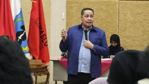Anggota Bawaslu RI, Dr. Herwyn J.H. Malonda menyampaikan materi dalam Seminar Nasional bertema “Mengawal Suara Menjaga Demokrasi Peran Strategis Bawaslu & Generasi Muda Cegah Politik Uang di Pemilu 2029” yang digelar Fakultas Ilmu Sosial dan Ilmu Politik (FISIP) UIN Walisongo