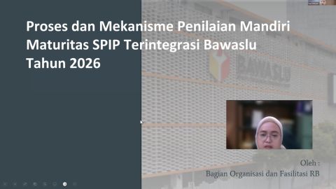 Winda Priastuti dari Biro Perencanaan dan Organisasi Bawaslu RI sedang mensosialisasi Sistem Pengendalian Intern Pemerintah (SPIP) dan manajemen risiko