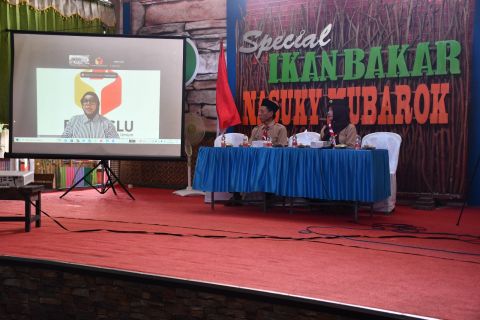 Anggota Bawaslu Provinsi Jawa Tengah, Diana Ariyanti memberikan arahan kepada anggota Gerakan Pramuka Saka Adhyasta Pemilu Cabang Kudus