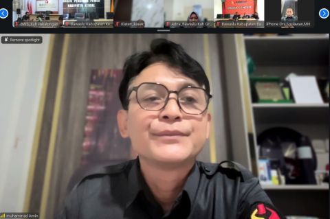 Ketua Bawaslu Provinsi Jawa Tengah, Muhammad Amin membuka kegiatan sosialisasi Pemantauan dan Evaluasi Kinerja Penyelenggaraan Pelayanan Publik (PEKPPP) Tahun 2026