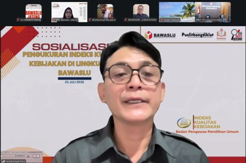 Ketua Bawaslu Provinsi Jawa Tengah Muhammad Amin membuka dan memberi arahan dalam Literasi Pojok Pengawasan Volume 19