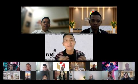 Kepala Bagian Hukum, Humas, Data dan Informasi Bawaslu Provinsi Jawa Tengah, Bayu Indra Permana dalam kegiatan SAJADAH (Selasa Jumat Diskusi Asik dan Hangat) Volume 2 yang digelar Bawaslu Provinsi Jawa Tengah bersama Yus Aditya sebagai narasumber dan Pipit Dian Prasetyo sebagai moderator.