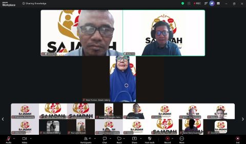 SAJADAH (Sharing Asik dan Hangat) Volume 8 yang digelar Bawaslu Provinsi Jawa Tengah secara daring melalui Zoom Meeting dibuka oleh Kepala Sekretariat Yessi Yunius, Moderator oleh Tri Widhi dan Materi oleh Fahri Hanindita dan diikuti oleh seluruh staf Bawaslu Provinsi Jawa Tengah
