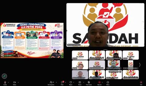 Abdul Latif Staf Bagian Pengawasan Bawaslu Provinsi Jawa Tengah menjadi narasumber dalam kegiatan SAJADAH (Selasa Jumat Diskusi Asik dan Hangat) Volume 11 dengan tema pengawasan Pemutakhiran Data Pemilih Berkelanjutan (PDPB)