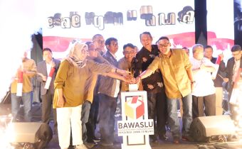 Gelar Kick-off Sesarengan Ngawasi Pemilihan 2024, Bawaslu Jateng Ajak Masyarakat Awasi Bersama Pelaksanaan Pilkada Serentak 2024