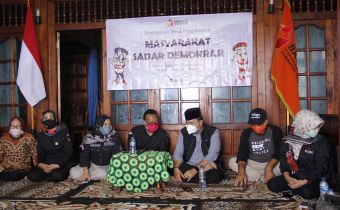 Pembinaan Desa Anti Politik Uang di â€œNepal van Javaâ€