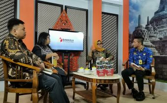 Bawaslu Jateng Luncurkan Buku Mitigasi Demokrasi Hingga Mahkamah Konstitusi
