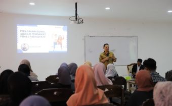 Anggota Badan Pengawas Pemilihan Umum (Bawaslu) Jawa Tengah, Sosiawan saat melakukan pemaparan materi terkait peran mahasiswa sebagai pengawas pemilu partisipatif kepada mahasiswa di Fakultas Hukum Universitas Islam Sultan Agung (Unissula), Jumat (12/9/2025).