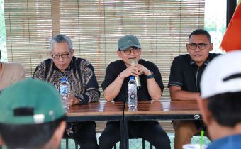 Muhammad Amin Sedang Membuka Kegiatan "Penguatan Relasi Media dalam Meningkatkan Kepercayaan Publik" Dihadapan Para Peserta