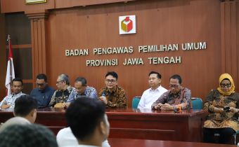 Ketua Bawaslu Jawa Tengah Membuka Acara