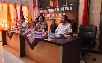 Achmad Husain menjadi keynote speaker pada kegiatan Rapat Koordinasi Evaluasi Penanganan Pelanggaran di Bawaslu Kabupaten Kendal