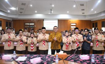 Koordinator Divisi Pencegahan dan Partisipasi Masyarakat Bawaslu Provinsi Jawa Tengah Nur Kholiq, bersama anggota Gerakan Pramuka Saka Adhyasta Pemilu dalam kegiatan Pendidikan Pengawas Partisipatif (P2P) yang diselenggarakan di Ruang Bina Karya Setda Kabupaten Magelang