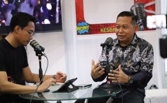 Anggota Bawaslu Jawa Tengah, Drs. Sosiawan, hadir memberikan edukasi politik kepada masyarakat melalui podcast interaktif