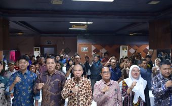  Anggota Bawaslu Provinsi Jawa Tengah Wahyudi bersama jajaran Bawaslu Kabupaten Tegal dalam kegiatan Sosialisasi dan Penguatan Pengawasan Partisipatif dalam Pengawasan Penyelenggaraan Pemilihan Umum yang diselenggarakan Bawaslu RI di RM Gilar-Gilar, Kabupaten Tegal