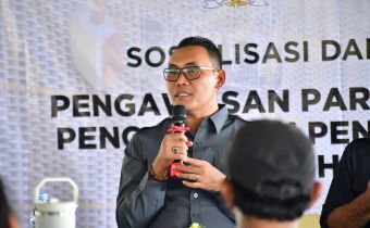 Anggota Bawaslu Provinsi Jawa Tengah Nur Kholiq membuka kegiatan Sosialisasi dan Penguatan Pengawasan Partisipatif dalam Penyelenggaraan Pemilu di Kabupaten Magelang
