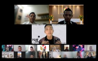Kepala Bagian Hukum, Humas, Data dan Informasi Bawaslu Provinsi Jawa Tengah, Bayu Indra Permana dalam kegiatan SAJADAH (Selasa Jumat Diskusi Asik dan Hangat) Volume 2 yang digelar Bawaslu Provinsi Jawa Tengah bersama Yus Aditya sebagai narasumber dan Pipit Dian Prasetyo sebagai moderator.