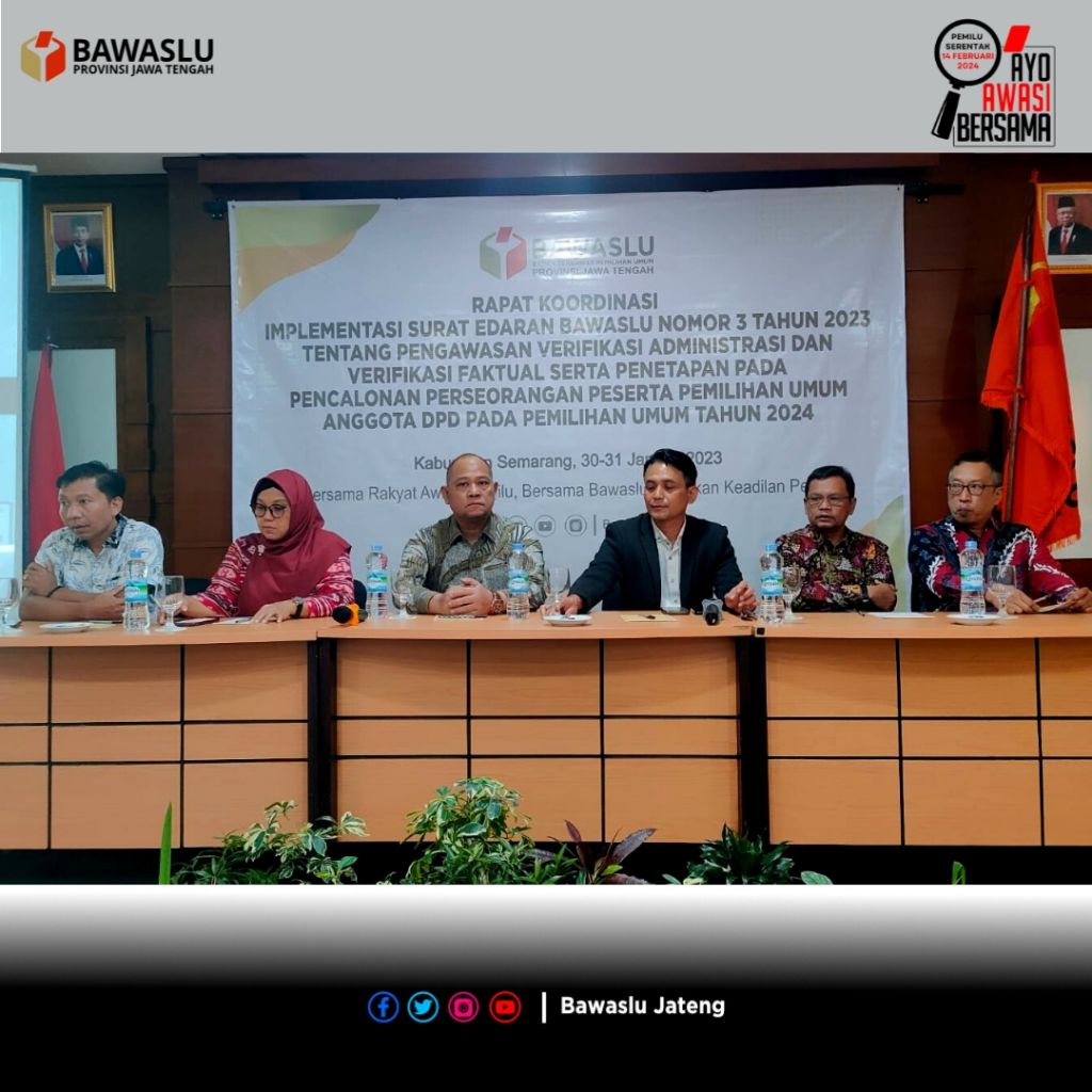 Anggota Bawaslu RI Totok Haryono didampingi ketua dan anggota Bawaslu Jawa Tengah saat memberikan arahan kepada Bawaslu Kabupaten Kota terkait pengawasan pendaftaran DPD di Jawa Tengah